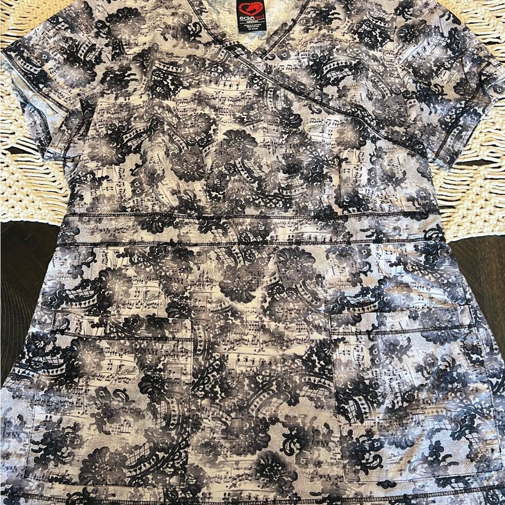 Ecko Unlimited Gray and Black V-Neck Top